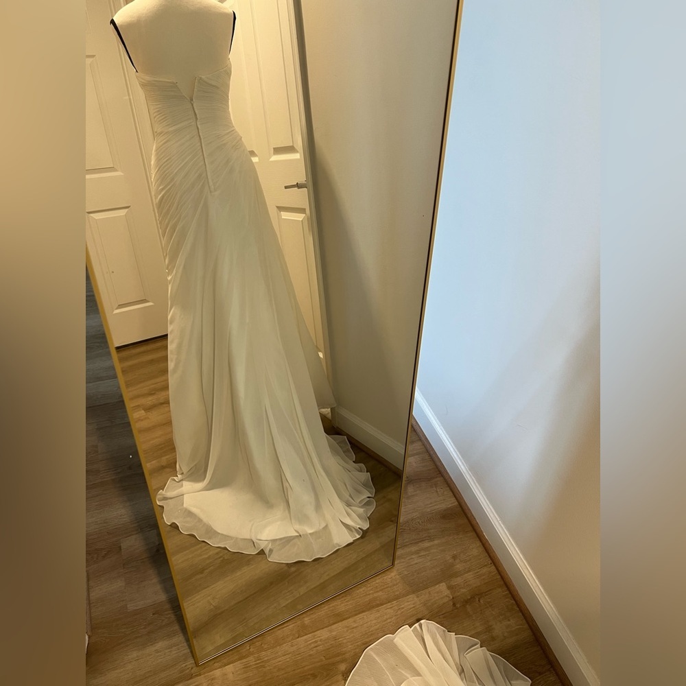 David’s Bridal Wedding Gown – Elegant Strapless White Mermaid Dress Size 2 $980 - Picture 4 of 17